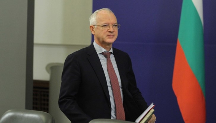 Председателят на АИКБ коментира, че задачата на управлението на енергетиката не е да създава условия, при които няколко енергийни олигарси да спечелят много пари, а обществото да плаща огромни сметки и индустрията да губи конкурентоспособност