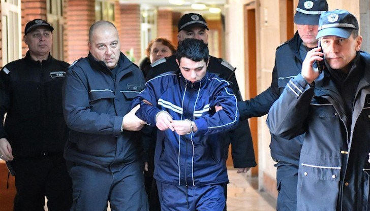 Съдиите се аргументирали с твърдението, че деградация на личността му е все още обратима. На 21 години е жесток убиец, а какво можем да очакваме като стане на 40 години?