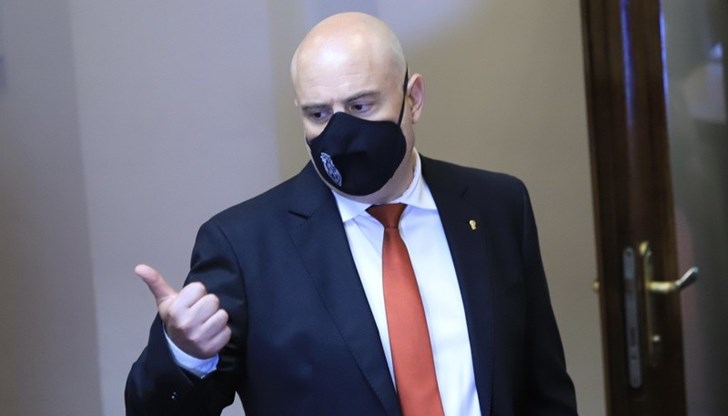 Този е безпринципен, безхаберен, безпардонен, безполезен Този е безпринципен, безхаберен, безпардонен, безполезен