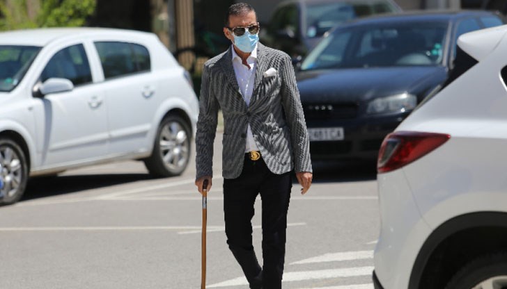 Бизнесменът поддържал висока температура