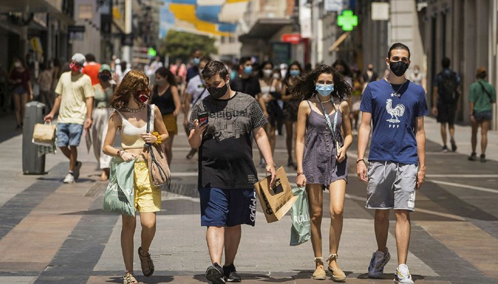 Той е силно заразен и по-устойчив на ваксини от оригиналния ухански вариант