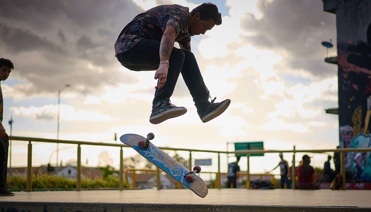 Въпросите за скейт площадката се подновиха след като в групата във Фейсбук "Русе ®" младеж се обърна към кмета Пенчо Милков с въпрос кога ще е готова новата скейт площадка Въпросите за скейт площадката се подновиха след като в групата във Фейсбук "Русе ®" младеж се обърна към кмета Пенчо Милков с въпрос кога ще е готова новата скейт площадка