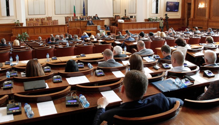 Трябва да започне обсъждането за датата на президентските избори, както и да се установи дали вариантът 2 в 1 е удачен