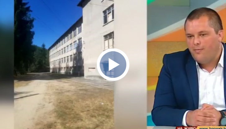 "От 30 години държавната администрация е закоравяла. Винаги трябва да познаваш някого от големите, за да решиш даден проблем", обясни Салих Трончев