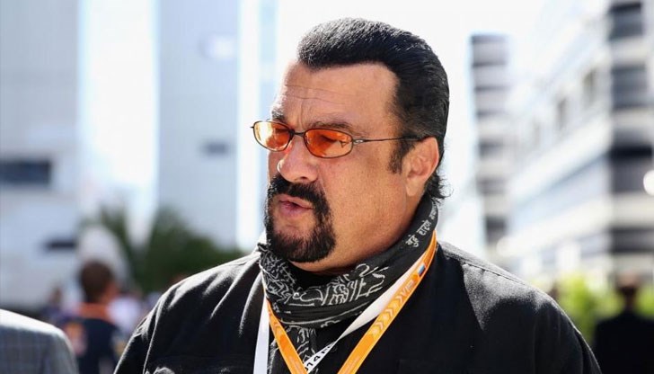 Разрешиха на Американската комисия по ценни книжа и борси да възстанови тази сума от холивудската звезда Разрешиха на Американската комисия по ценни книжа и борси да възстанови тази сума от холивудската звезда