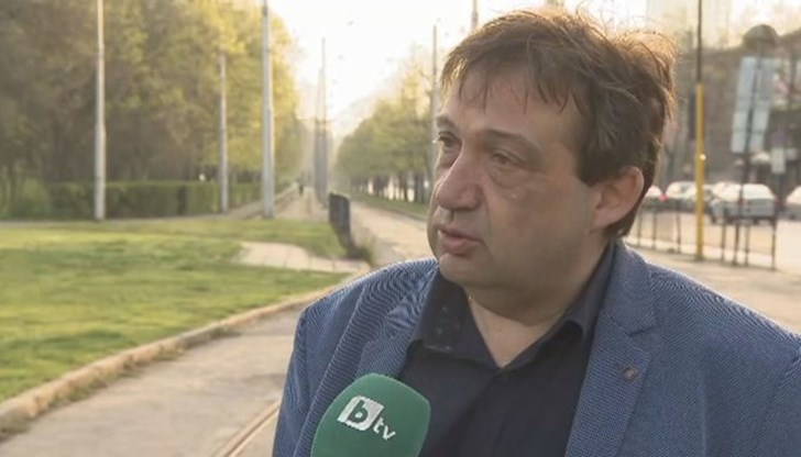 Няма сключени договори за строителство. Отпадъците се изхвърлят в природата около строежа