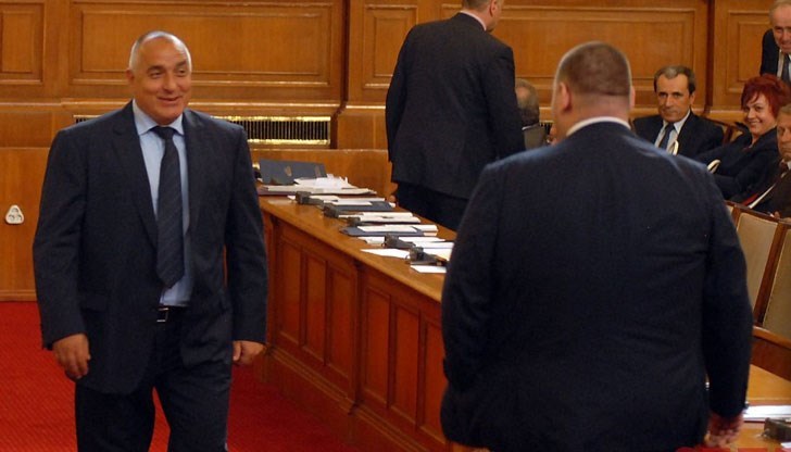 Факт е, че Пеевски и Борисов използваха връзките си във Вашингтон, за да поставят редом до Пеевски и Божков, в пакет