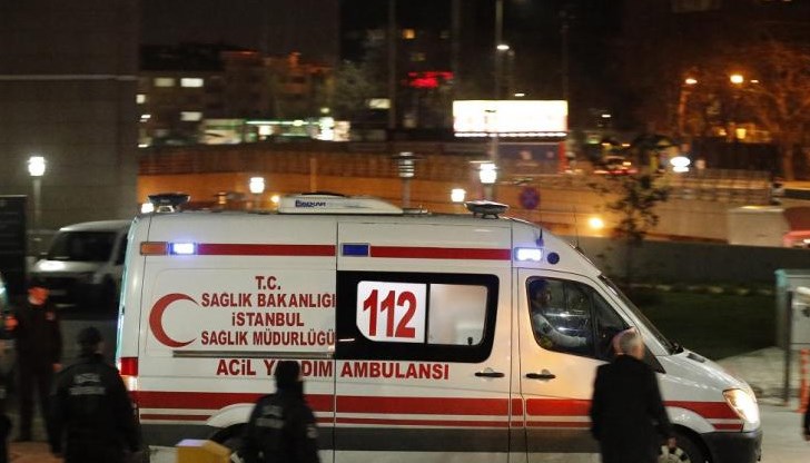 На мястото на инцидента са изпратени полиция, бърза помощ и пожарникари