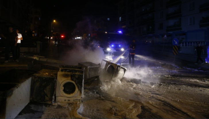 ​Стотици нападнаха домове и магазини на сирийски мигранти в града