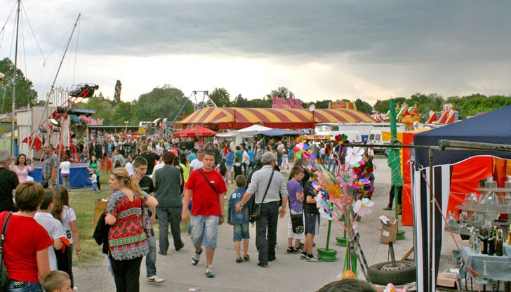 Паркингът на централния площад ще се превърне в увеселителен парк Паркингът на централния площад ще се превърне в увеселителен парк