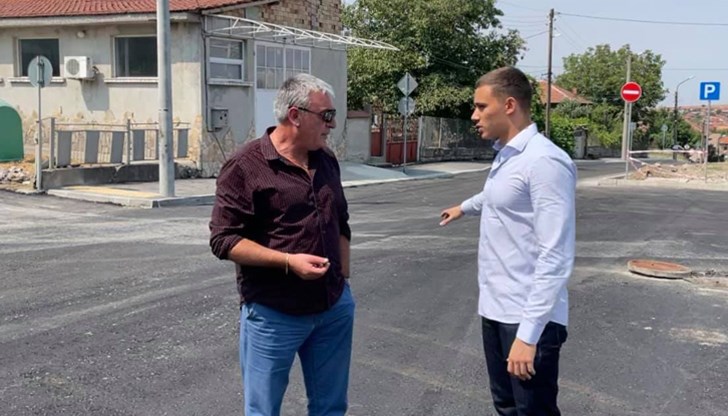 Младежът даже е бил посрещнат от кмета на Две Могили за така наложителната фотосесия Младежът даже е бил посрещнат от кмета на Две Могили за така наложителната фотосесия