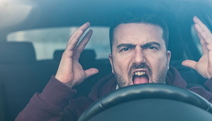 Класацията оглавяват тези, които изхвърлящи боклук през прозореца и дават съвети за шофиране Класацията оглавяват тези, които изхвърлящи боклук през прозореца и дават съвети за шофиране