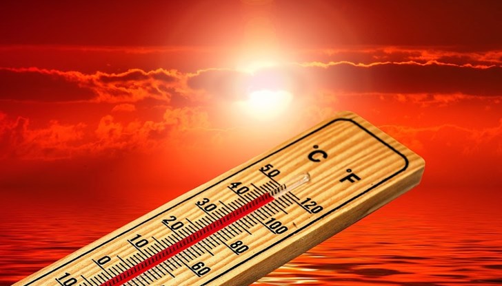 Денят ще е слънчев и горещ с температури между 31° и 37°