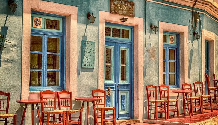 Чакаш поръчката си търпеливо до мръкване. Чакаш поръчката си търпеливо до мръкване.