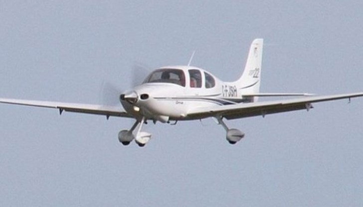 Самолетът е паднал, след като се е оплел в жици на далекопровод Самолетът е паднал, след като се е оплел в жици на далекопровод