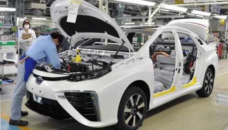 Очаква се Toyota да спре временно производствените линии в няколко завода в Япония, както и да забави дейността в Северна Америка, Китай и Европа