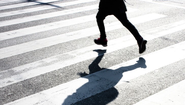 Преди дни момичета на възраст между 12 и 13 години са били забелязани да лягат върху пешеходните пътеки в Горна Оряховица, за да предизвикат реакциите на шофьорите