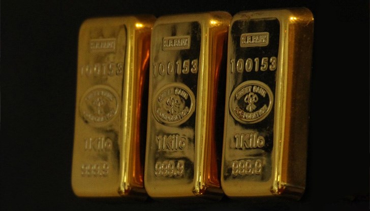 Продажбата на долари и купуването на злато има смисъл, когато курсовете, които са деноминирани в долари, са ниски