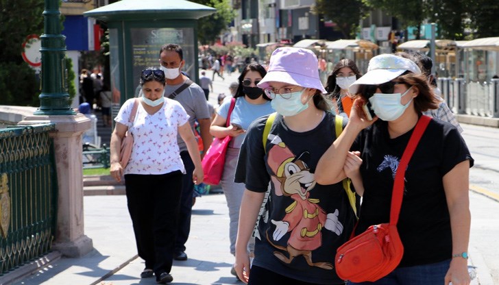 Изискването няма да важи за прекаралите болестта, които са добили естествен имунитет Изискването няма да важи за прекаралите болестта, които са добили естествен имунитет