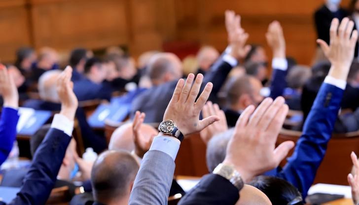 "Против" бяха 45 депутати /ГЕРБ-СДС/, въздържаха се 20 от ДПС
