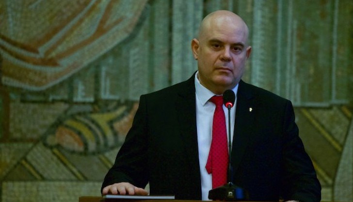 Докато Бойко Рашков търси данни за дипломата на Иван Гешев, от прокуратурата заявиха, че той е назначен именно от Рашков