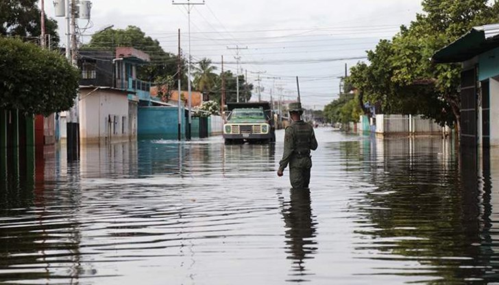 Президентът на Венецуела Николас Мадуро подписа указ за въвеждане на извънредно положение заради наводненията в западната и южната части на страната