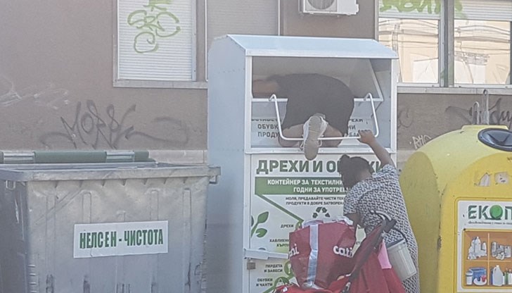 Предлагам тотална забрана в Русе за изваждане на отпадък от контейнерите както за дрехи, така и за други отпадъци, пише Иван Белчев