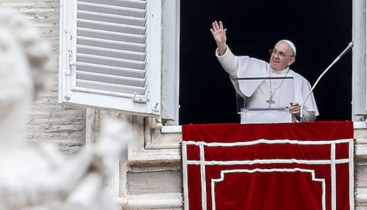 Пликът е съдържал и послание, засягащо финансовите операции на Ватикана