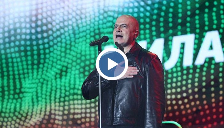 "Българската жена е смела, одухотворена, силна, целеустремена и красива. Тя е най-важна", написа той към видеото, споделено във Facebook