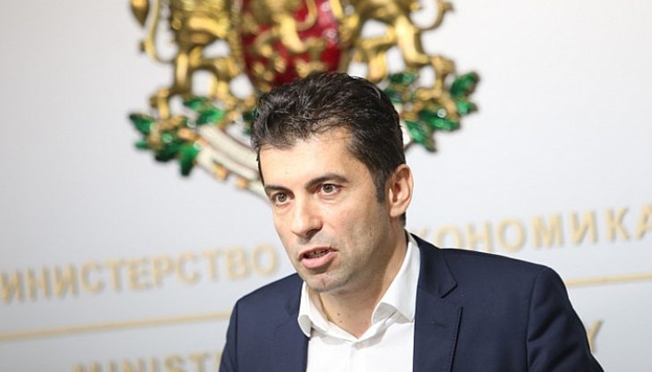Лично Слави Трифонов е отправил покана към него за участие в кабинет на ИТН, заяви служебният министър на икономиката
