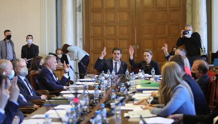 Против бяха от ДПС и ГЕРБ - СДС Против бяха от ДПС и ГЕРБ - СДС