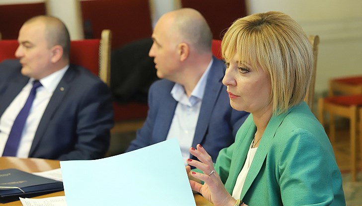 Заедно с него там ще са и изпълнителният директор на Агенцията по горите и директорите на държавни предприятия Заедно с него там ще са и изпълнителният директор на Агенцията по горите и директорите на държавни предприятия