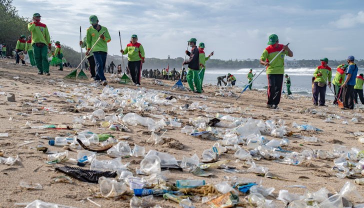 Микропластмасата попада в човешкото тяло не само с храната, но и по време на дишането