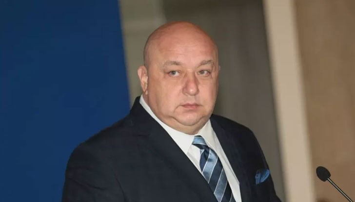 Служебният министър на Румен Радев и неговият екип продължават да се давят в собственото си незнание