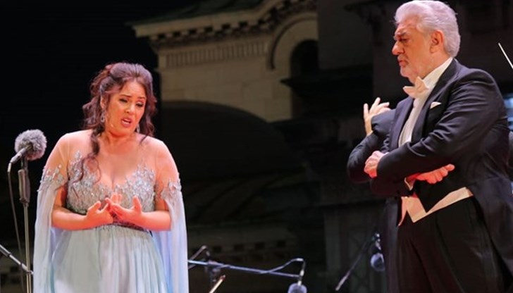 Сред публиката са президентът Румен Радев и съпругата му