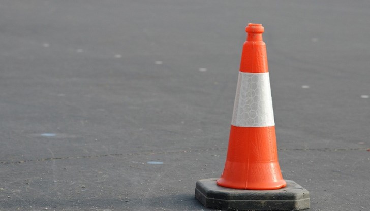 Трафикът се регулира от "Пътна полиция" Трафикът се регулира от "Пътна полиция"