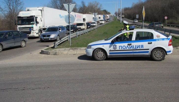 На него ще могат да спират между 70 и 100 тира, като преди него ще бъде монтирано и електронно табло, което ще показва колко свободни места остават На него ще могат да спират между 70 и 100 тира, като преди него ще бъде монтирано и електронно табло, което ще показва колко свободни места остават