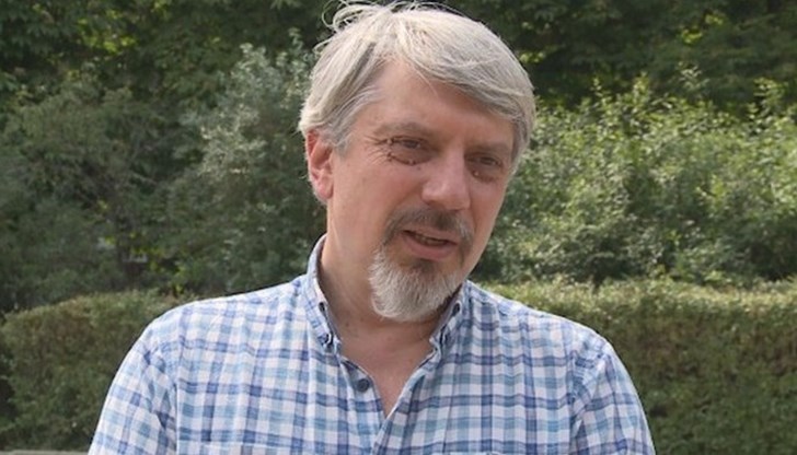 Тая версия на вируса ги засяга доста, пояснява математикът