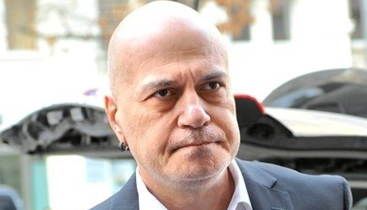 Сценарият на Слави Трифонов ще стане ясен утре в разговора му с Бойко. Не Борисов, а Василев. В "Панорама"