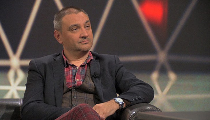 "Когато бъдат ограничавани правата на здрави, активни хора, без никакви показания, но с подозрителната презумпцуия за евентуално заразоносителство, това се нарича тирания", заяви проф. Чорбанов в НС "Когато бъдат ограничавани правата на здрави, активни хора, без никакви показания, но с подозрителната презумпцуия за евентуално заразоносителство, това се нарича тирания", заяви проф. Чорбанов в НС