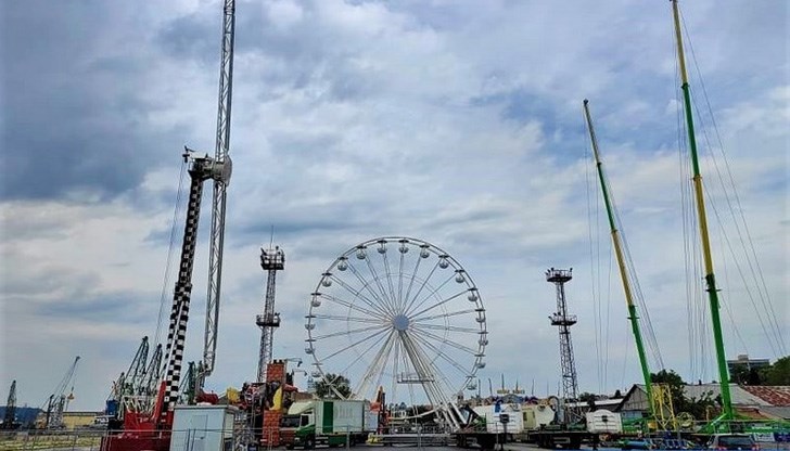 Успоредно с всичко това намаляват обработените товари на държавното пристанище Успоредно с всичко това намаляват обработените товари на държавното пристанище