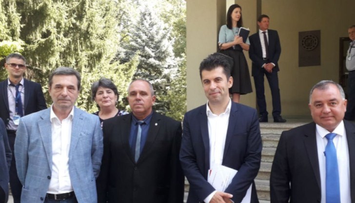 "Ако бордът не си подаде доброволно оставките, мога да ги уволня. Нямам забележки към работата на изпълнителния директор Иван Гецов“, посочи още министър Кирил Петков "Ако бордът не си подаде доброволно оставките, мога да ги уволня. Нямам забележки към работата на изпълнителния директор Иван Гецов“, посочи още министър Кирил Петков