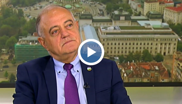 "Управлението на ГЕРБ ни докара до там, че трябва идеологически антиподи да си подаваме ръце, за да решаваме съдбата на България”, уточни съпредседателят на ДБ