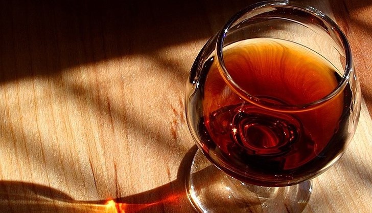 Страните с най-евтин алкохол са Унгария (нивото на цените е по-ниско от средното за ЕС с 27,3%), Румъния (с 26,2%) и България (с 19,5%)