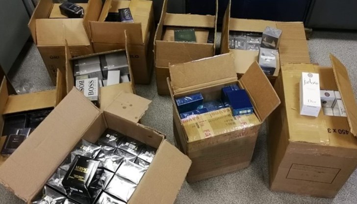 Митничари спипаха и близо 250 "маркови" стоки на ГКПП Дунав мост – Русе