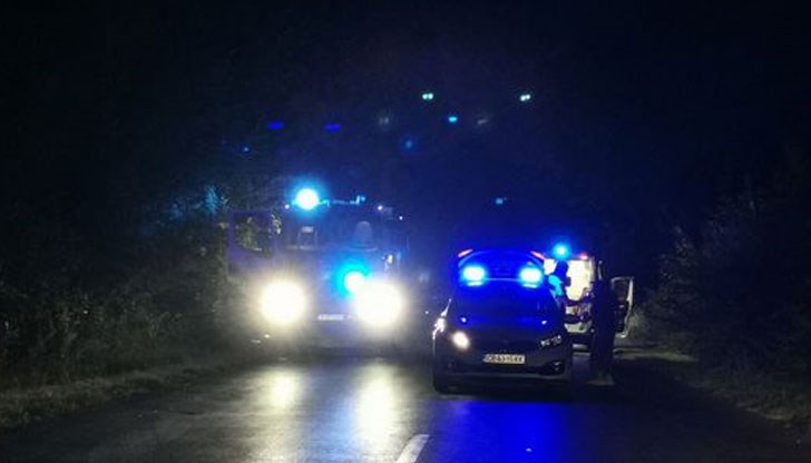 Кола се е блъснала в багер