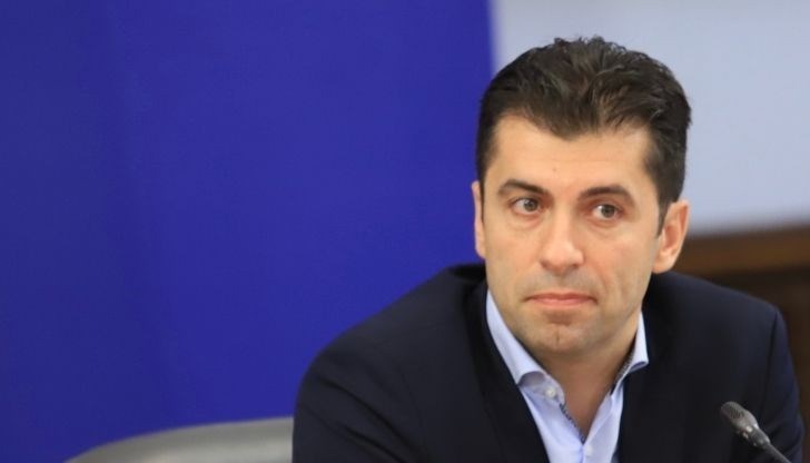 Поводът за инициативата на жената са нападките към служебния министър за неговото гражданство