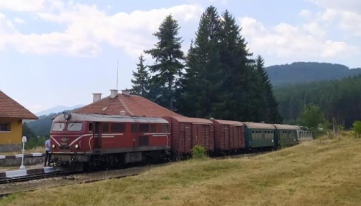 Композицията е изключително атрактивна Композицията е изключително атрактивна