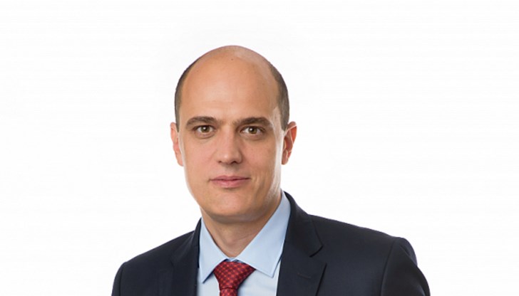 Във връзка с изнесените откровени неистини и внушения относно мен, ви предоставям само факти, пише Данаилов