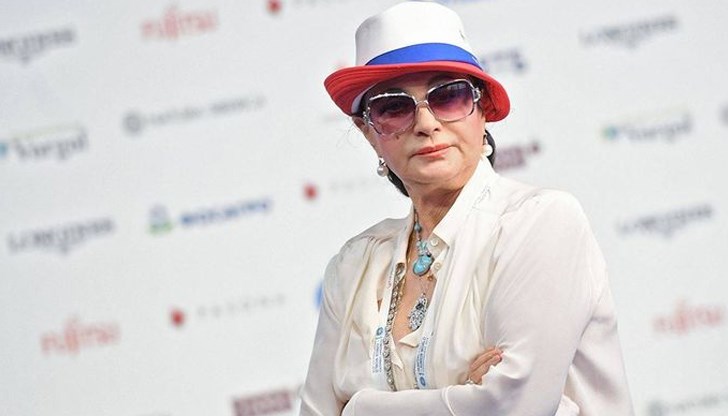 Винаги елегантната рускиня се възползва от парите на съпруга си, за да превърне руската художествена гимнастика в перфектно смазана машин Винаги елегантната рускиня се възползва от парите на съпруга си, за да превърне руската художествена гимнастика в перфектно смазана машин